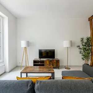 Appartement Luxurious 2 Bedroom Avenue Des Champs-elysees Saint-philippe Du Roule Free Netflix France